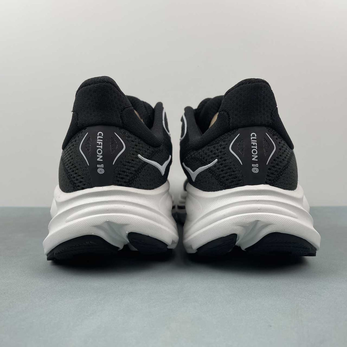 Hoka Clifton 10 (Preto)