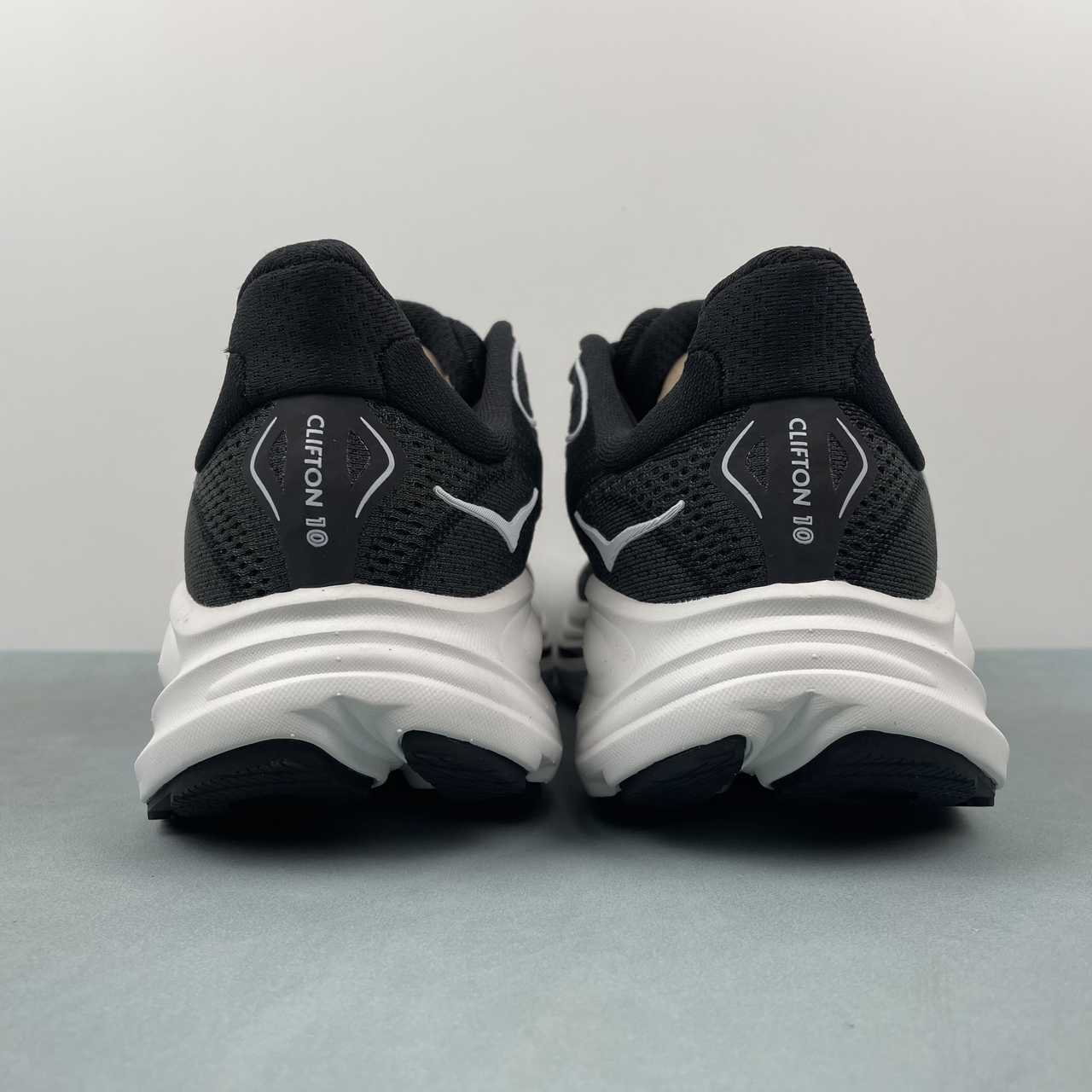 Hoka Clifton 10 (Preto)