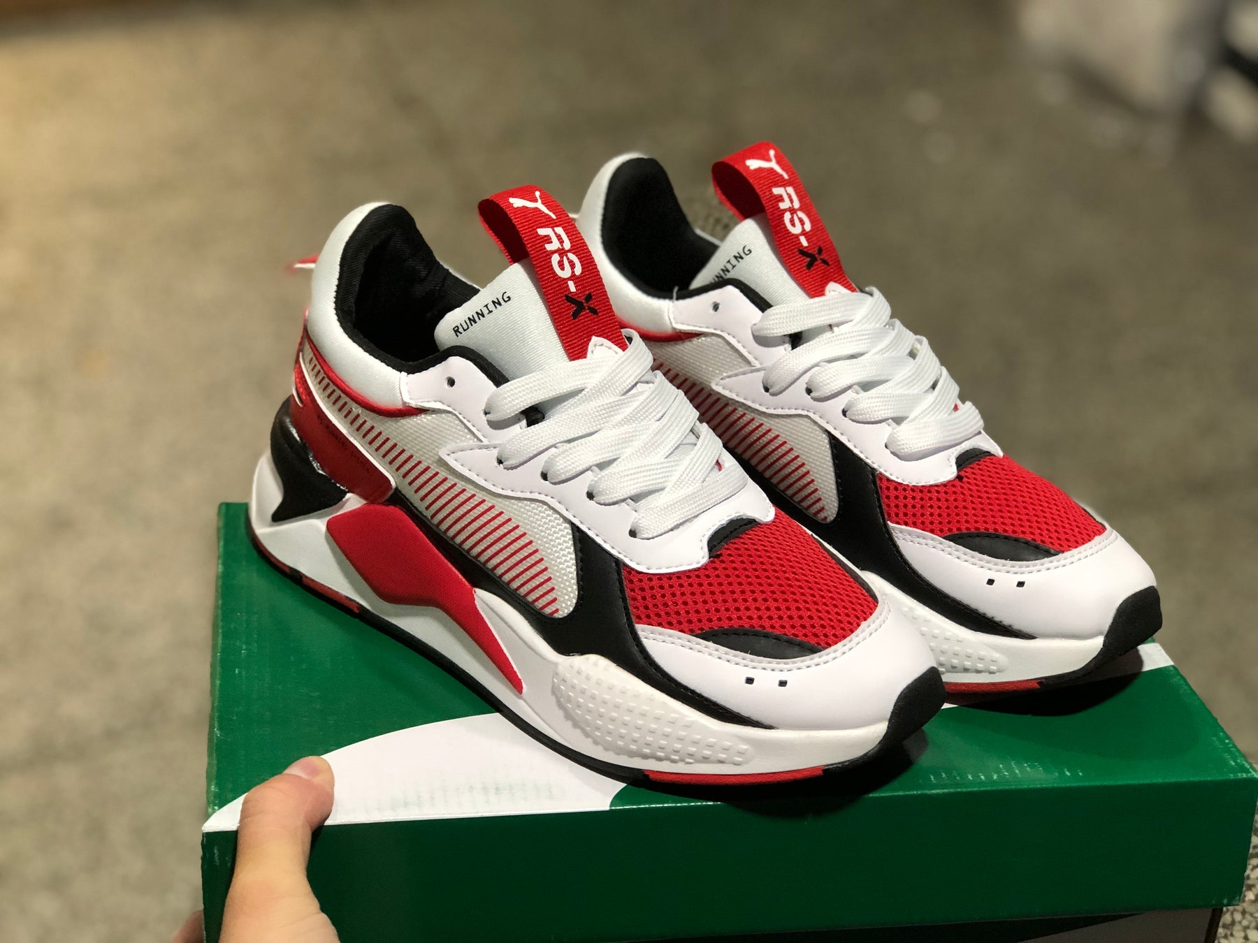 Puma RSx (Branco e Vermelho)