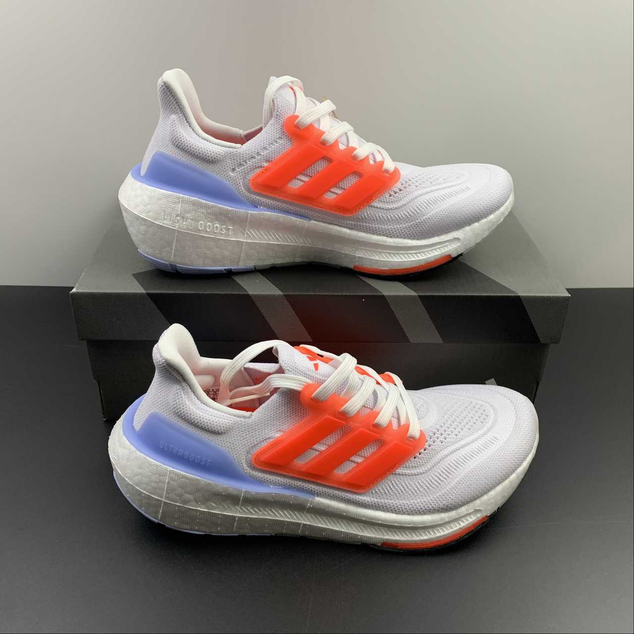 Ultra Boost UB8.0 (Branco e Laranja)