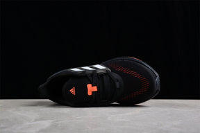 Ultra PureBoost UB22 (Preto e Laranja)