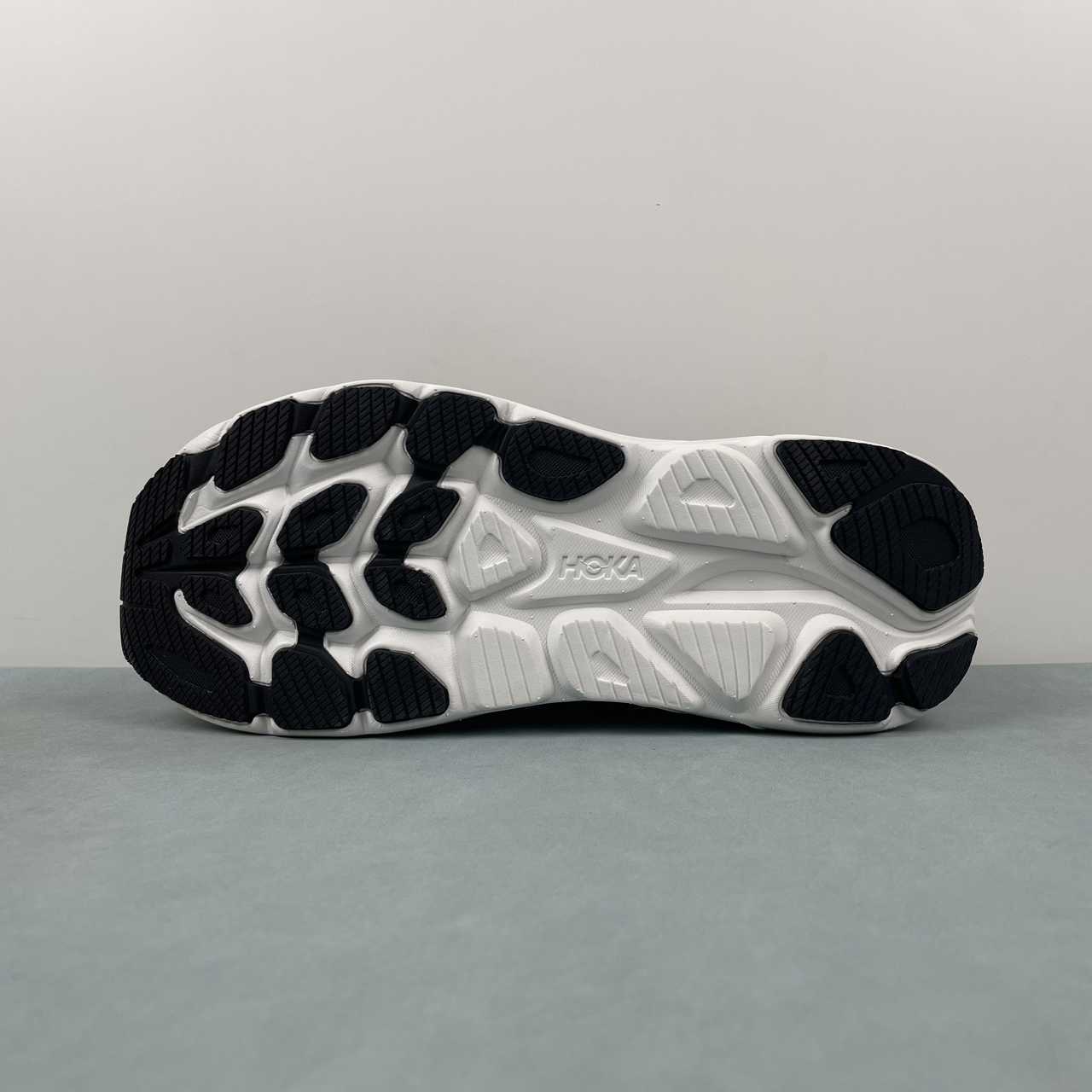 Hoka Clifton 10 (Preto)