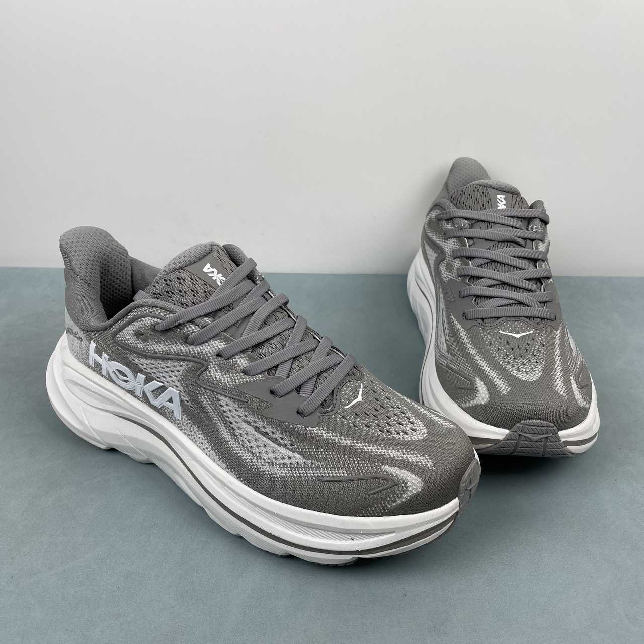 Hoka Clifton 10 (Cinza)