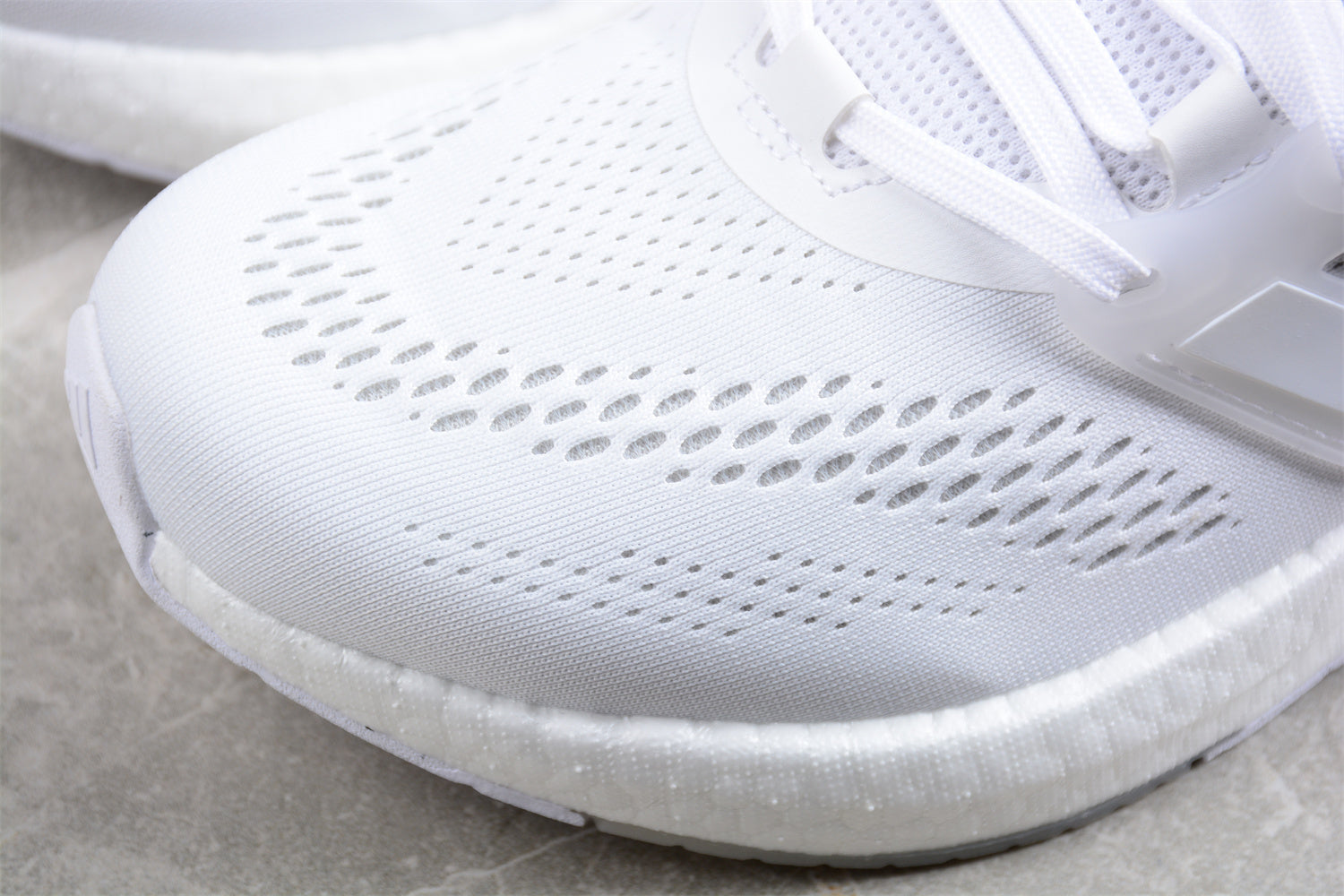 Ultra PureBoost UB22 (Branco)