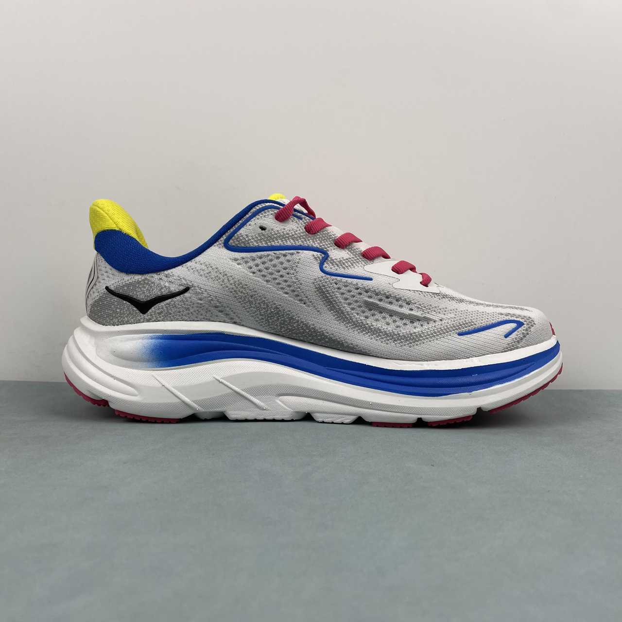 Hoka Clifton 10 (Cinza e Vermelho)