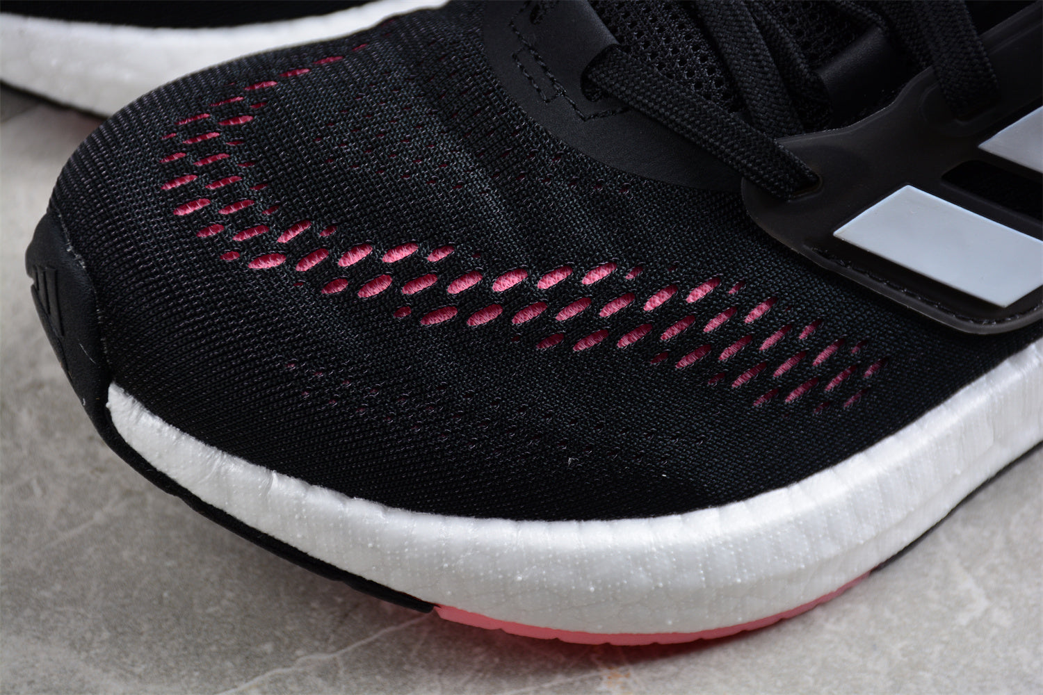 Ultra PureBoost UB22 (Preto e Rosa)
