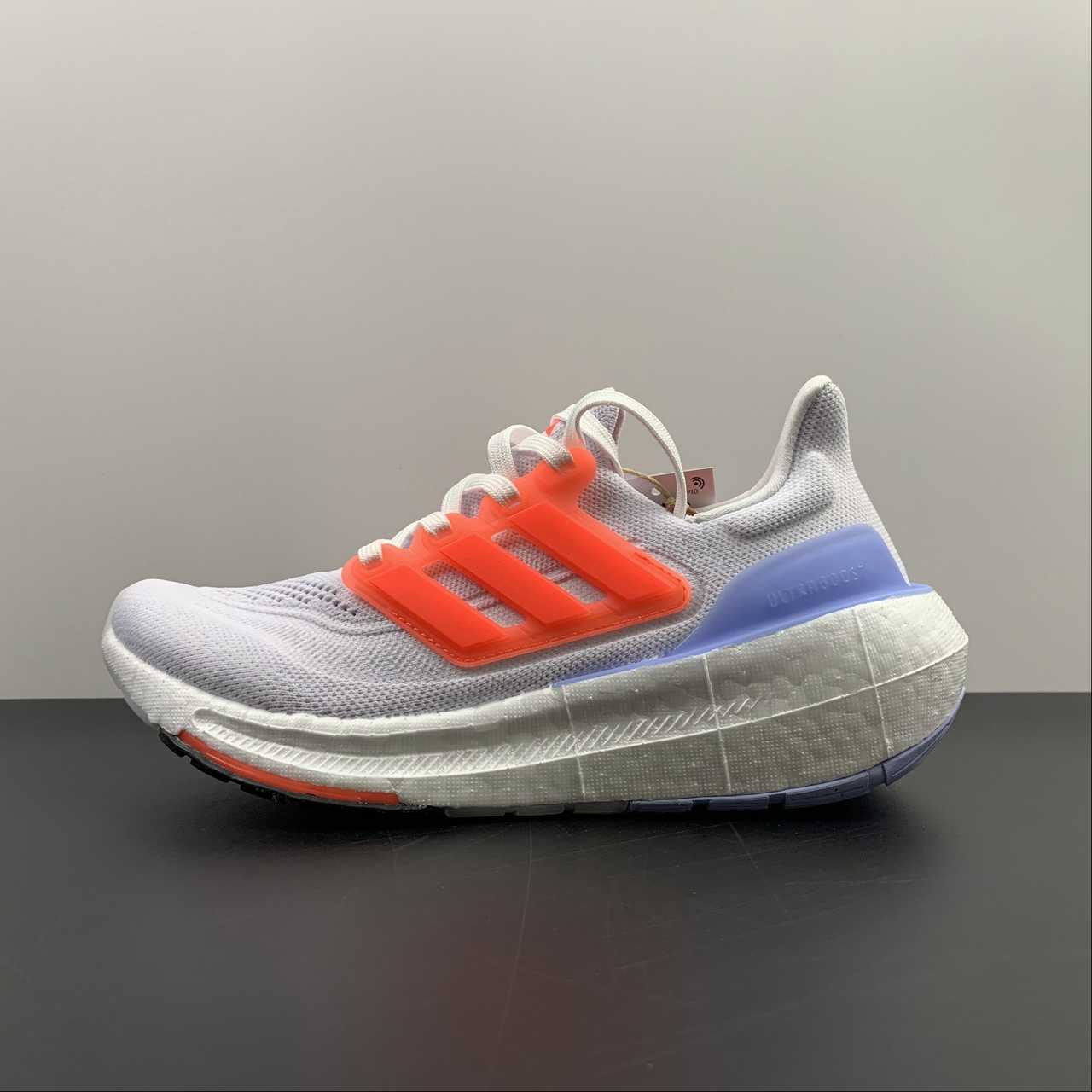 Ultra Boost UB8.0 (Branco e Laranja)