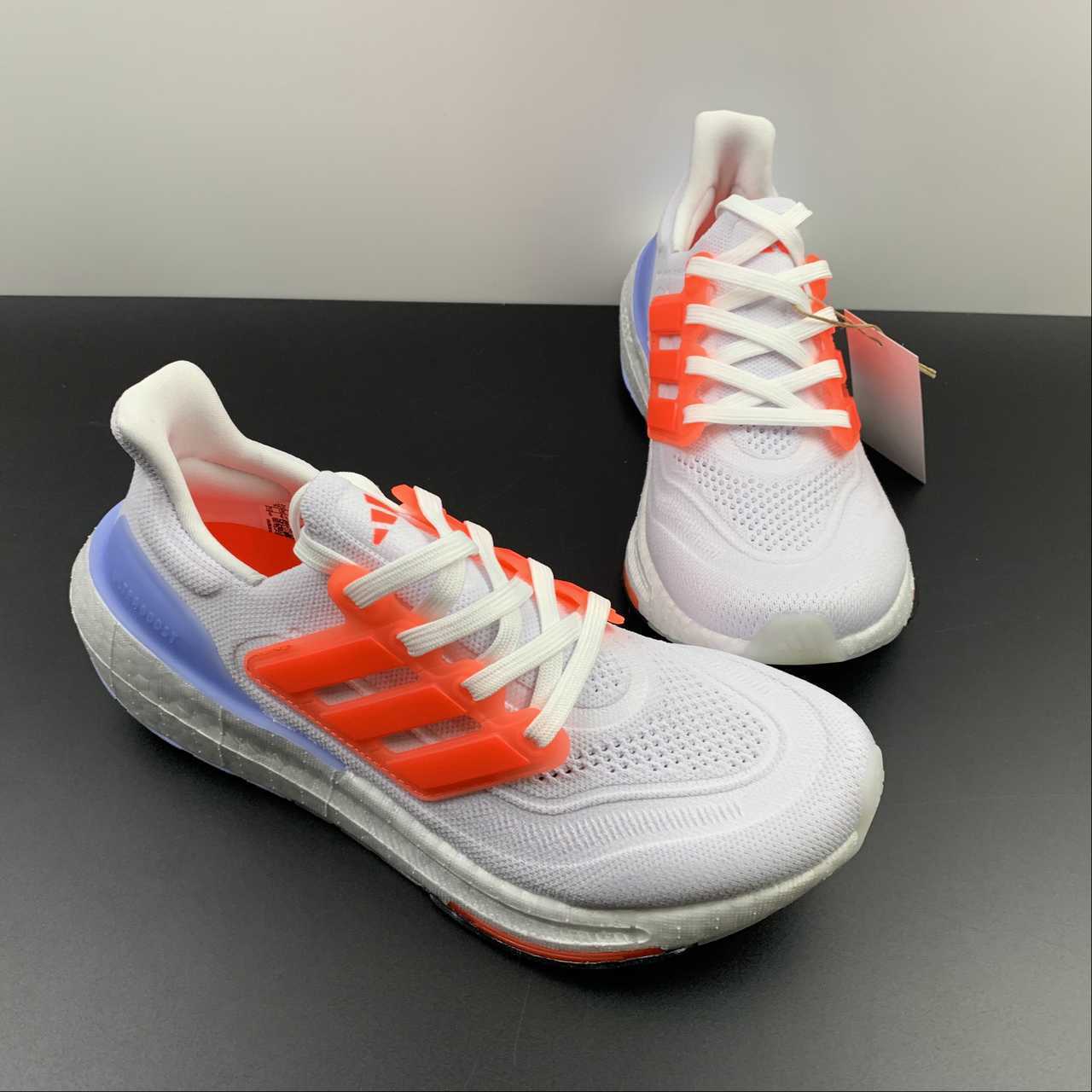 Ultra Boost UB8.0 (Branco e Laranja)