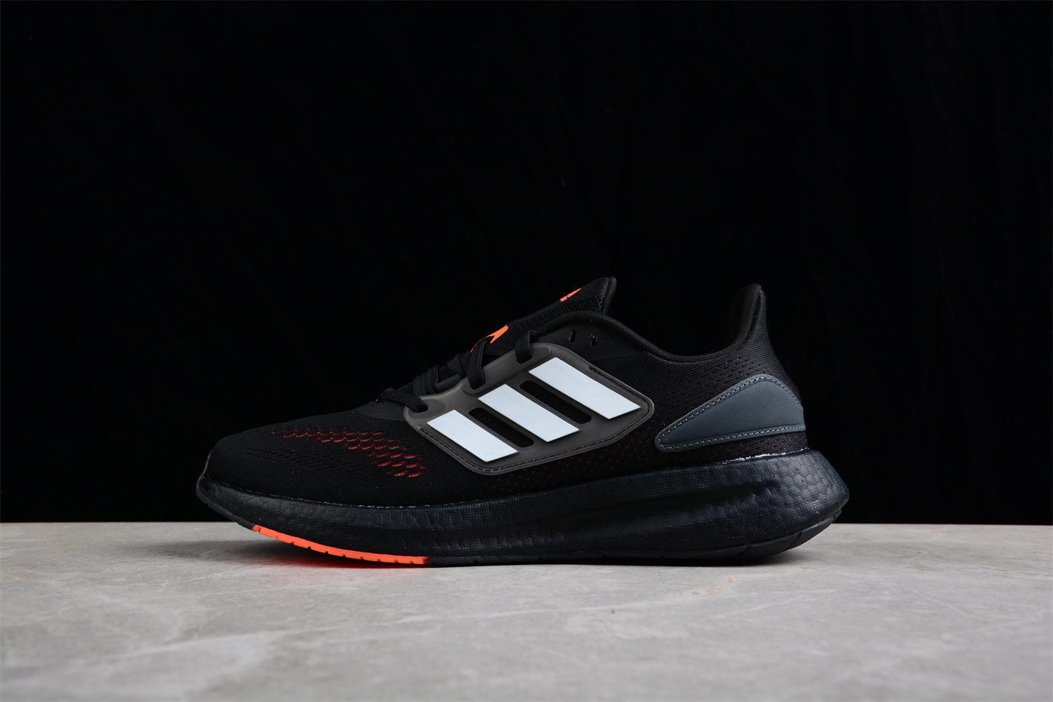 Ultra PureBoost UB22 (Preto e Laranja)