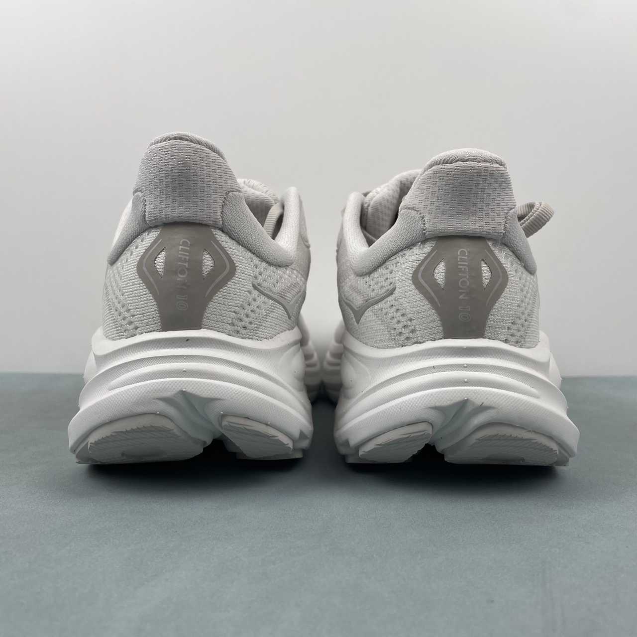 Hoka Clifton 10 (Branco)