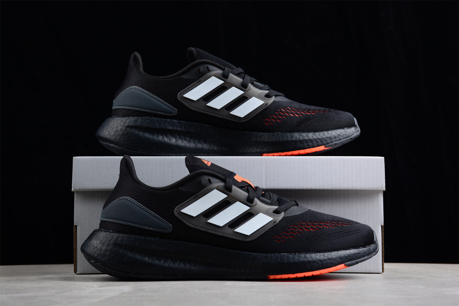 Ultra PureBoost UB22 (Preto e Laranja)