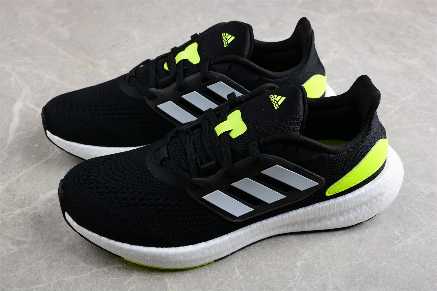 Ultra PureBoost UB22 (Preto)