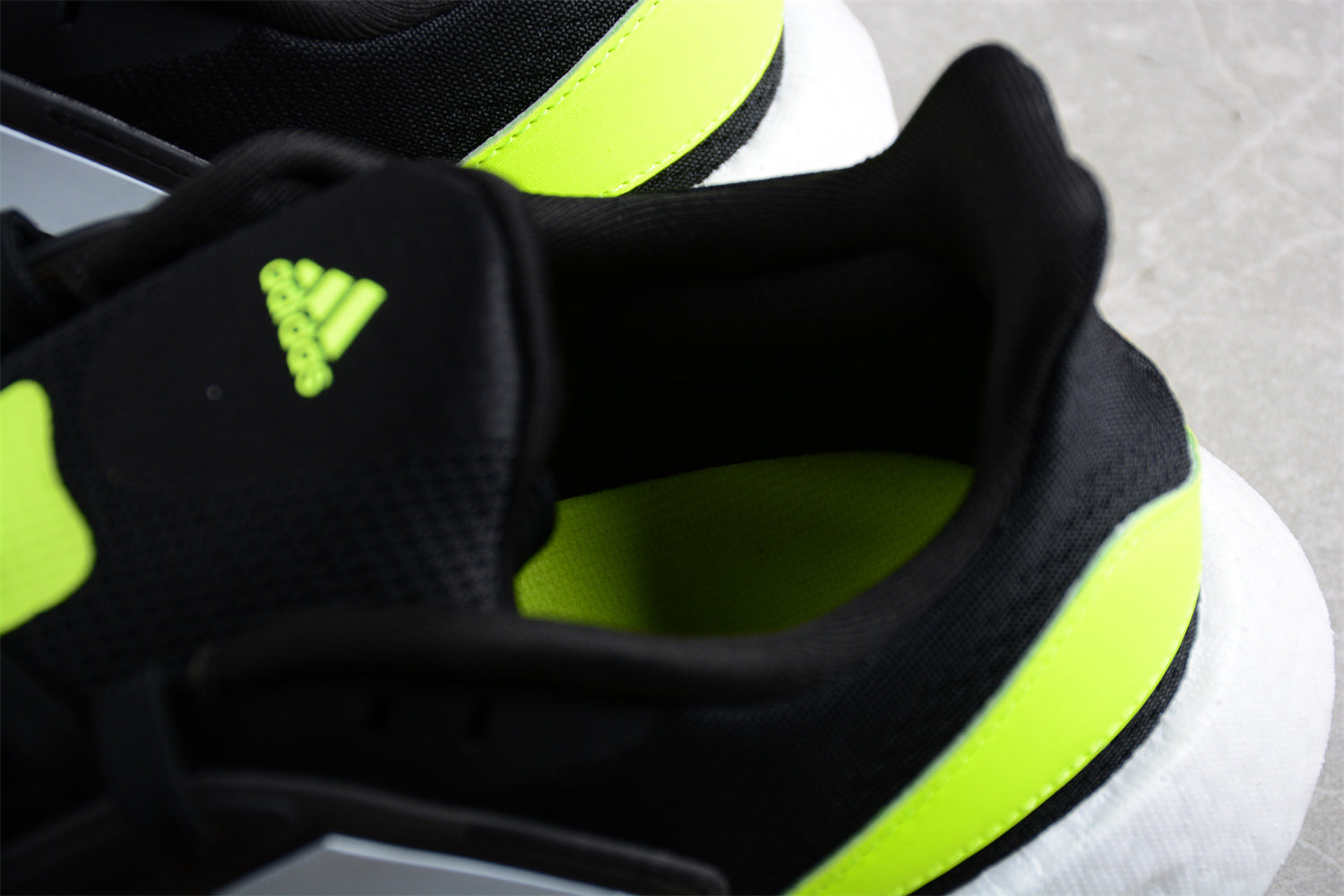 Ultra PureBoost UB22 (Preto)