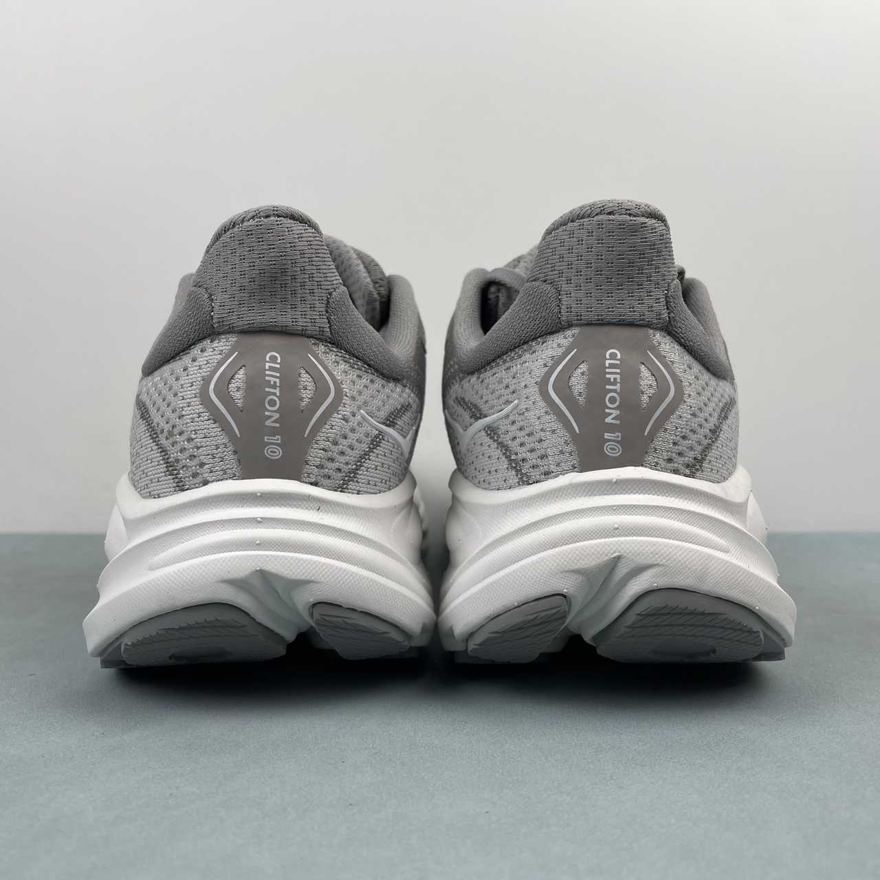 Hoka Clifton 10 (Cinza)